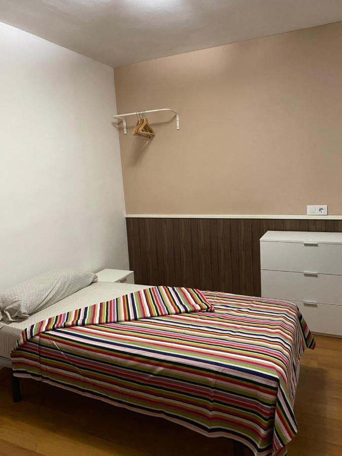 Hostal Urpi-Oklahoma Reus Exterior photo
