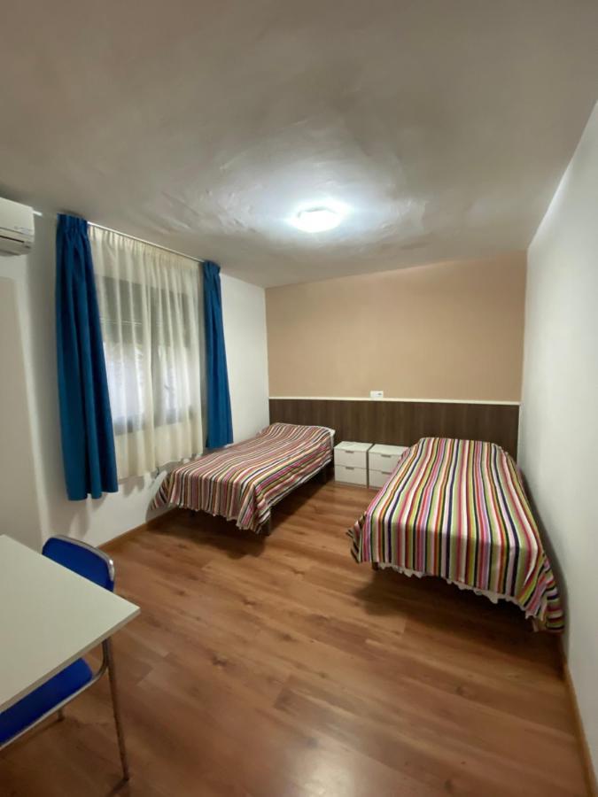 Hostal Urpi-Oklahoma Reus Exterior photo